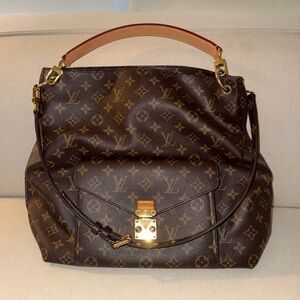 Louis Vuitton Métis Hobo Monogram Shoulder Bag